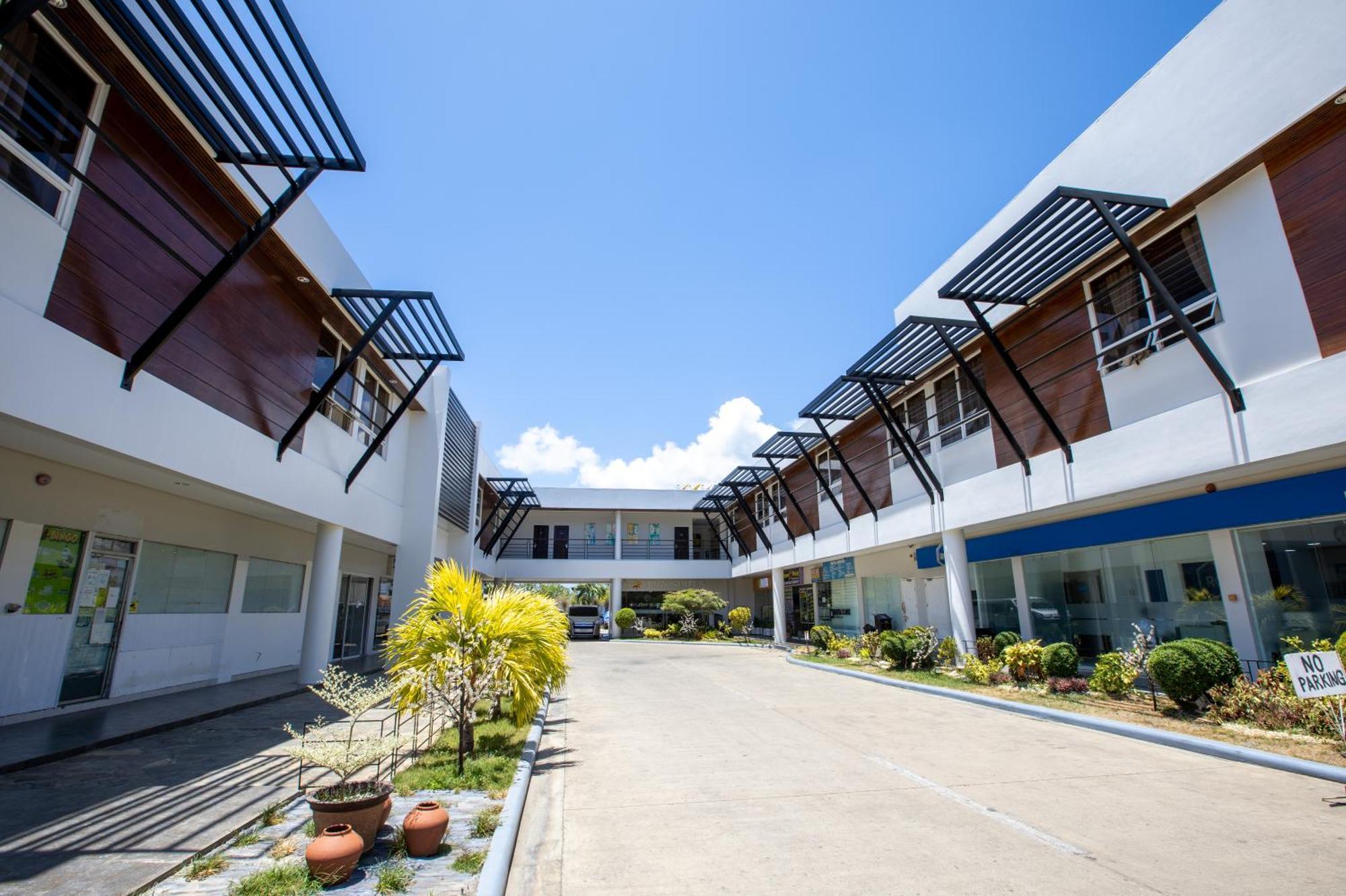 Holiday Suites Puerto Princesa Exterior foto